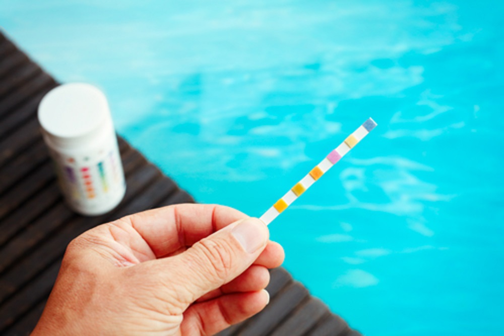 Ce este clorul pentru piscina, cum functioneaza si cum trebuie utilizat?
