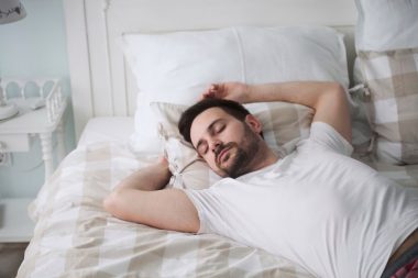 Cum sa alegeti perna potrivita pentru un somn bun noaptea?
