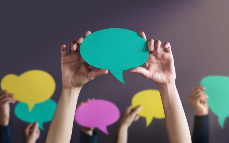 Cu ce beneficii suplimentare vine chatul live de pe site