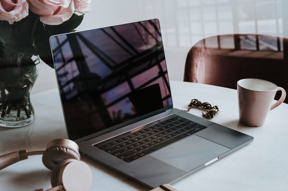 Care sunt avantajele laptopurilor si serviciilor de reparatii ale acestora