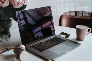Care sunt avantajele laptopurilor si serviciilor de reparatii ale acestora
