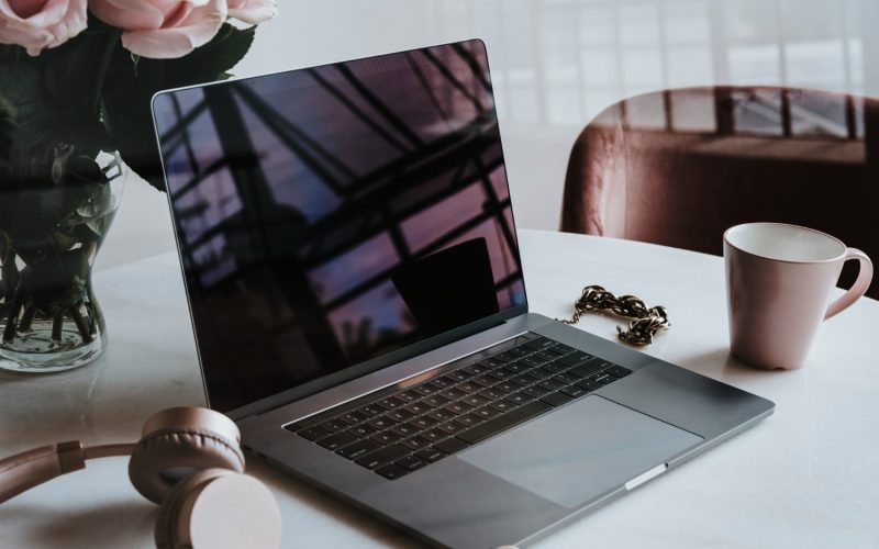 Care sunt avantajele laptopurilor si serviciilor de reparatii ale acestora