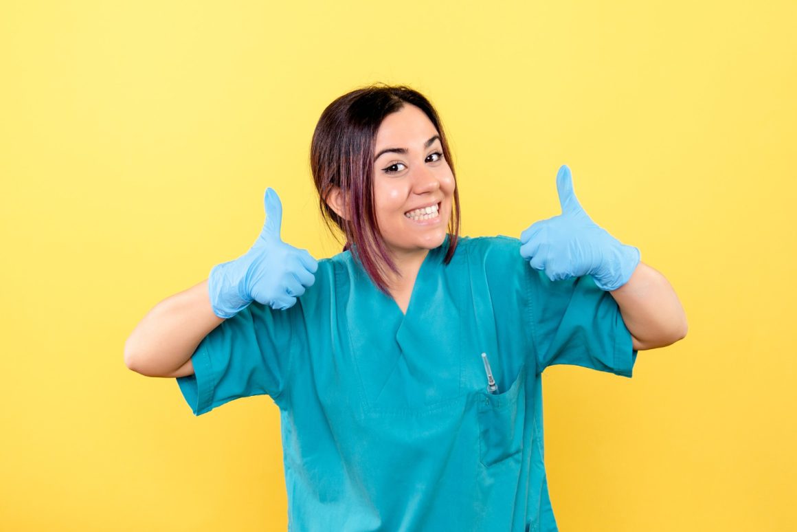 Uniforma medicala, care este cea mai potrivita culoare pentru tine?