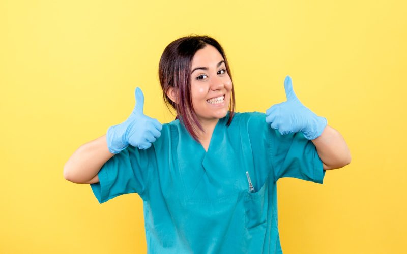 Uniforma medicala, care este cea mai potrivita culoare pentru tine?