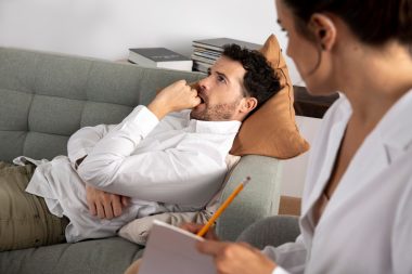 Depasirea anxietatii prin terapie: experienta vizitei la specialist