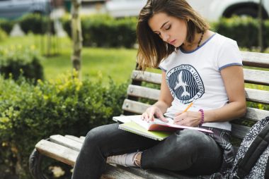 Pot folosi imagini cu drepturi de autor pe un tricou personalizat