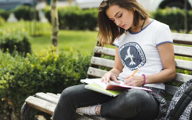 Pot folosi imagini cu drepturi de autor pe un tricou personalizat