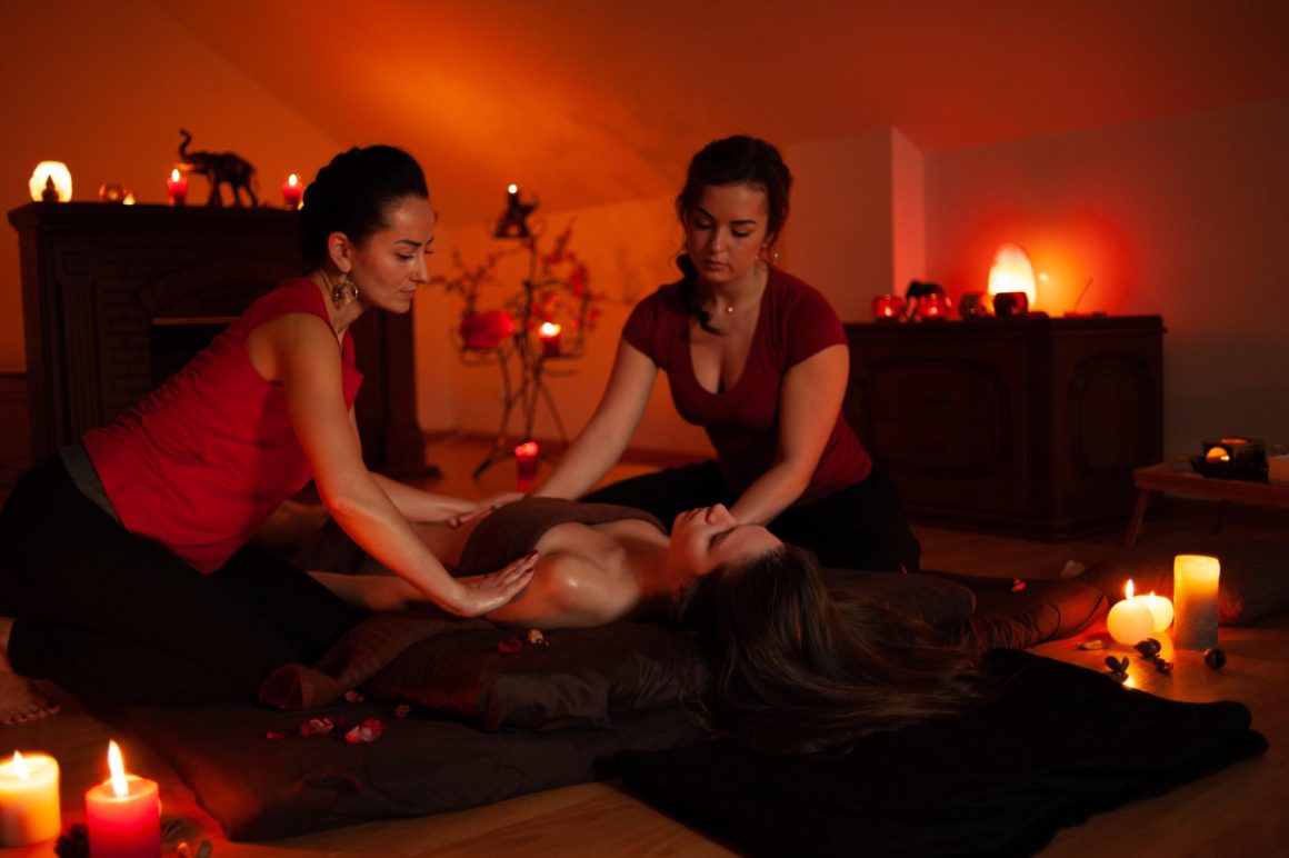 Cum poate masajul tantric să îmbunătățească flexibilitatea corpului