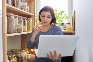 Ce măsuri de siguranță trebuie să respect când cumpăr online produse de uz gospodăresc