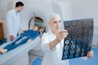 Ce înseamnă Tesla în contextul rezonanței magnetice?