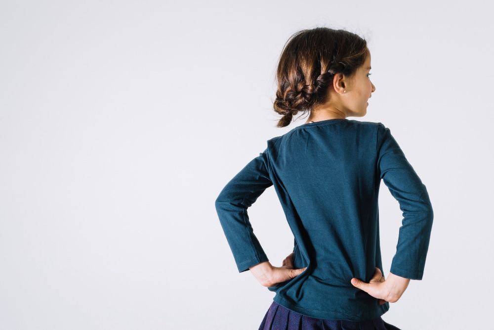 Ce rol au ghiozdanul și banca de la școală în apariția durerilor de spate la copii?