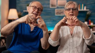 Cum diferă căminele de bătrâni pentru persoane autonome față de cele pentru dependenți?