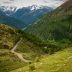 Excursie moto în Alpi. Cum să cucerești pasurile montane fără stres?