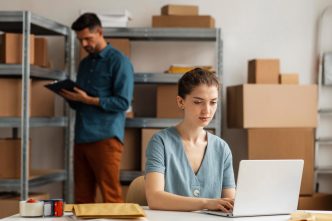 Cum afectează logistica internă capacitatea ta de a te concentra pe vânzări